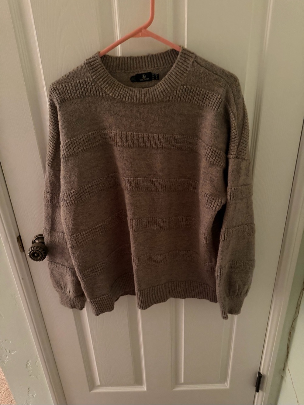 Volcom Women’s  Sweater in Taupe Size Large
